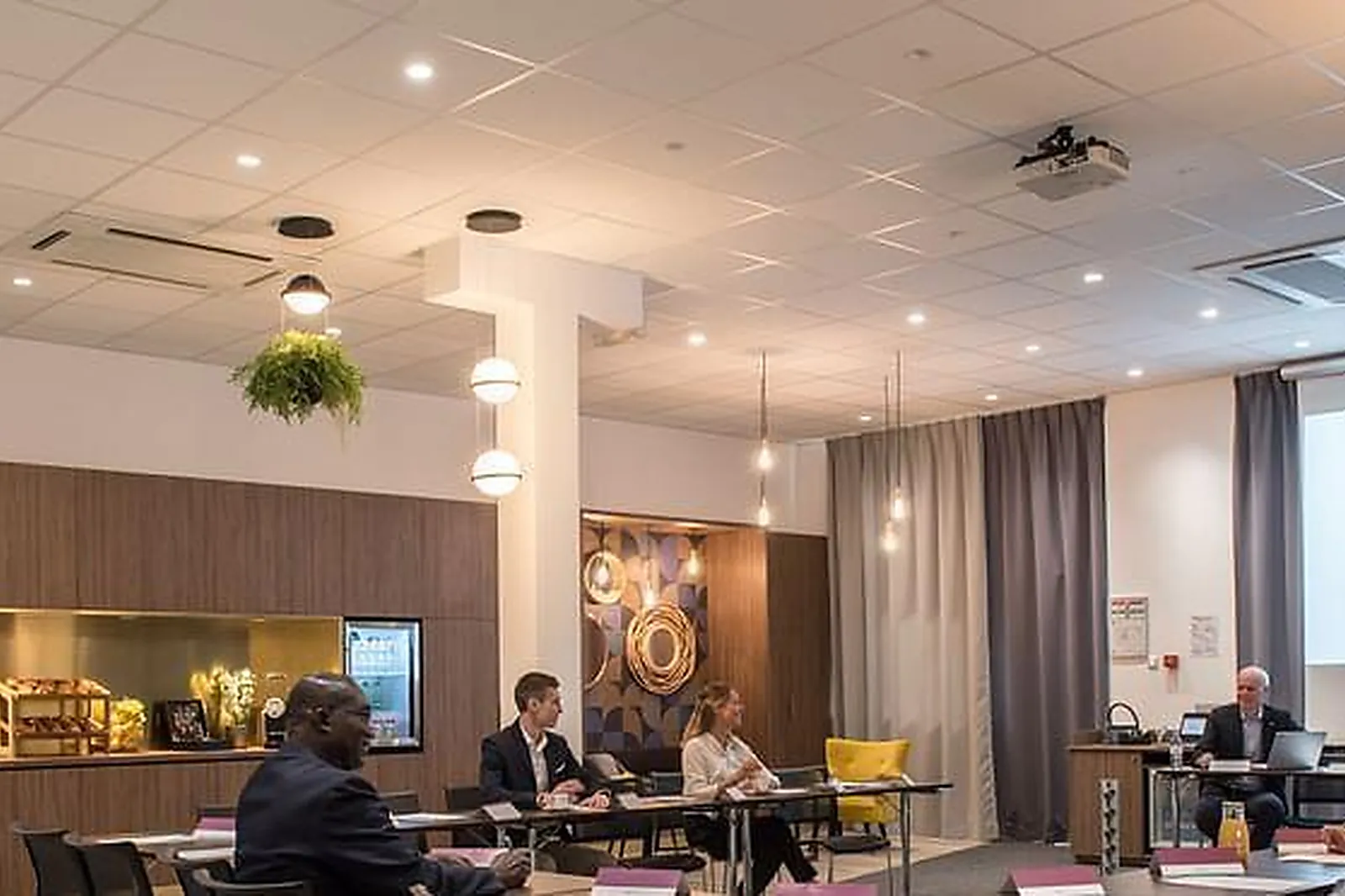 Lieux événementiels, HÔTEL MERCURE PARIS PORTE DE PANTIN ****