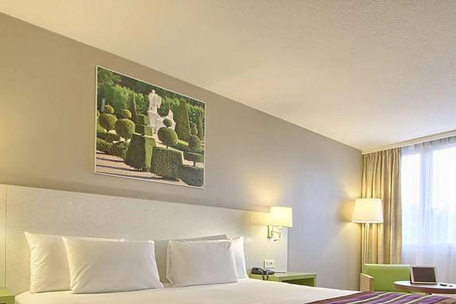 Lieux événementiels, HÔTEL MERCURE PARIS VÉLIZY ****