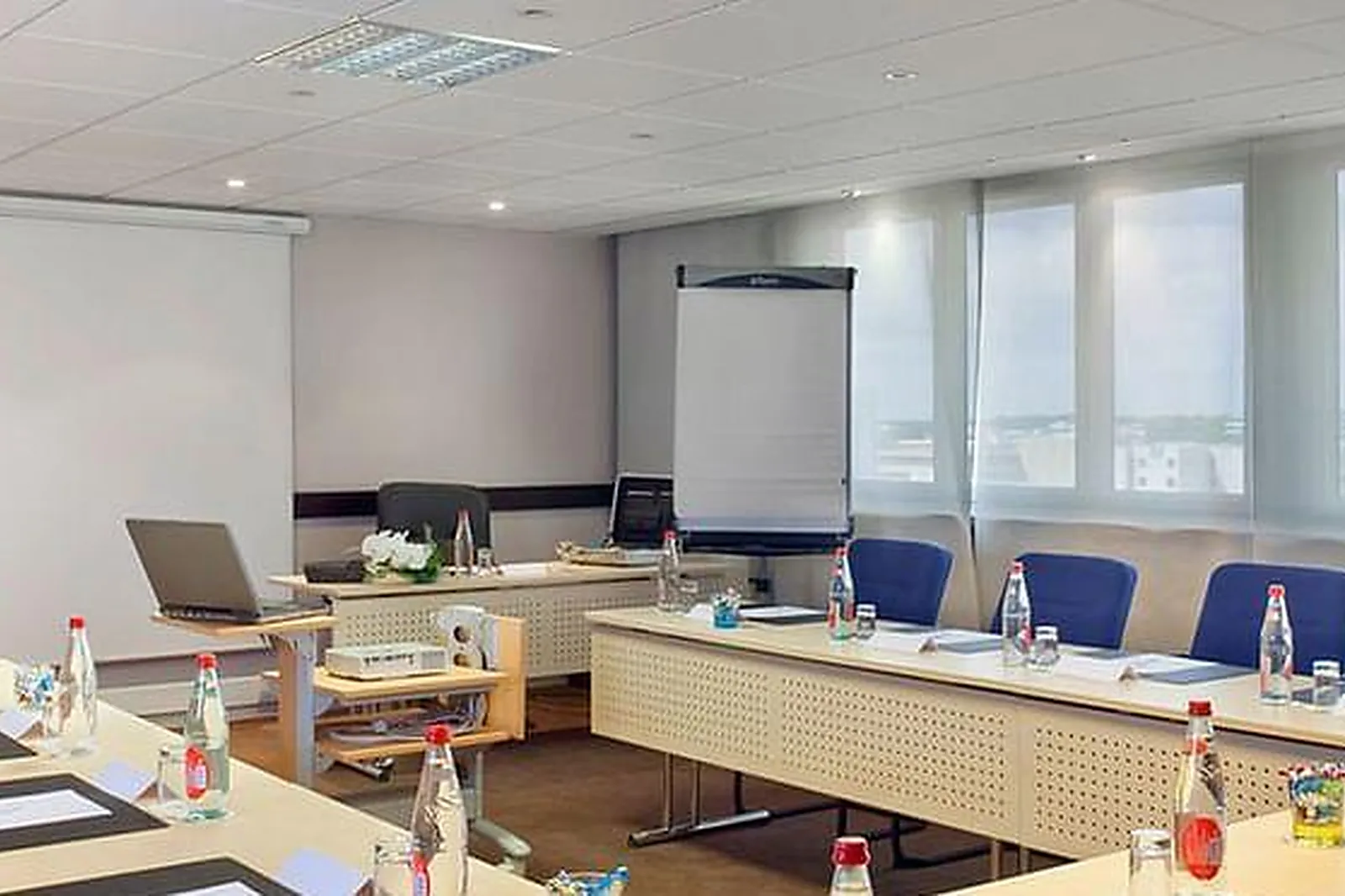 Lieux événementiels, HÔTEL MERCURE PARIS VÉLIZY ****