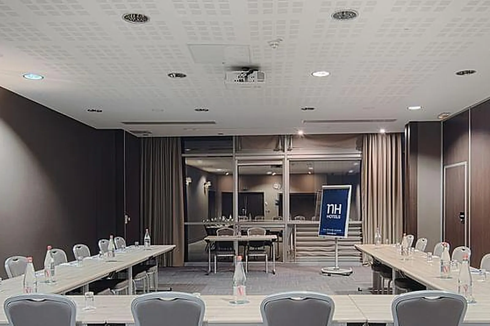 Lieux événementiels, HÔTEL NH LYON AIRPORT ****