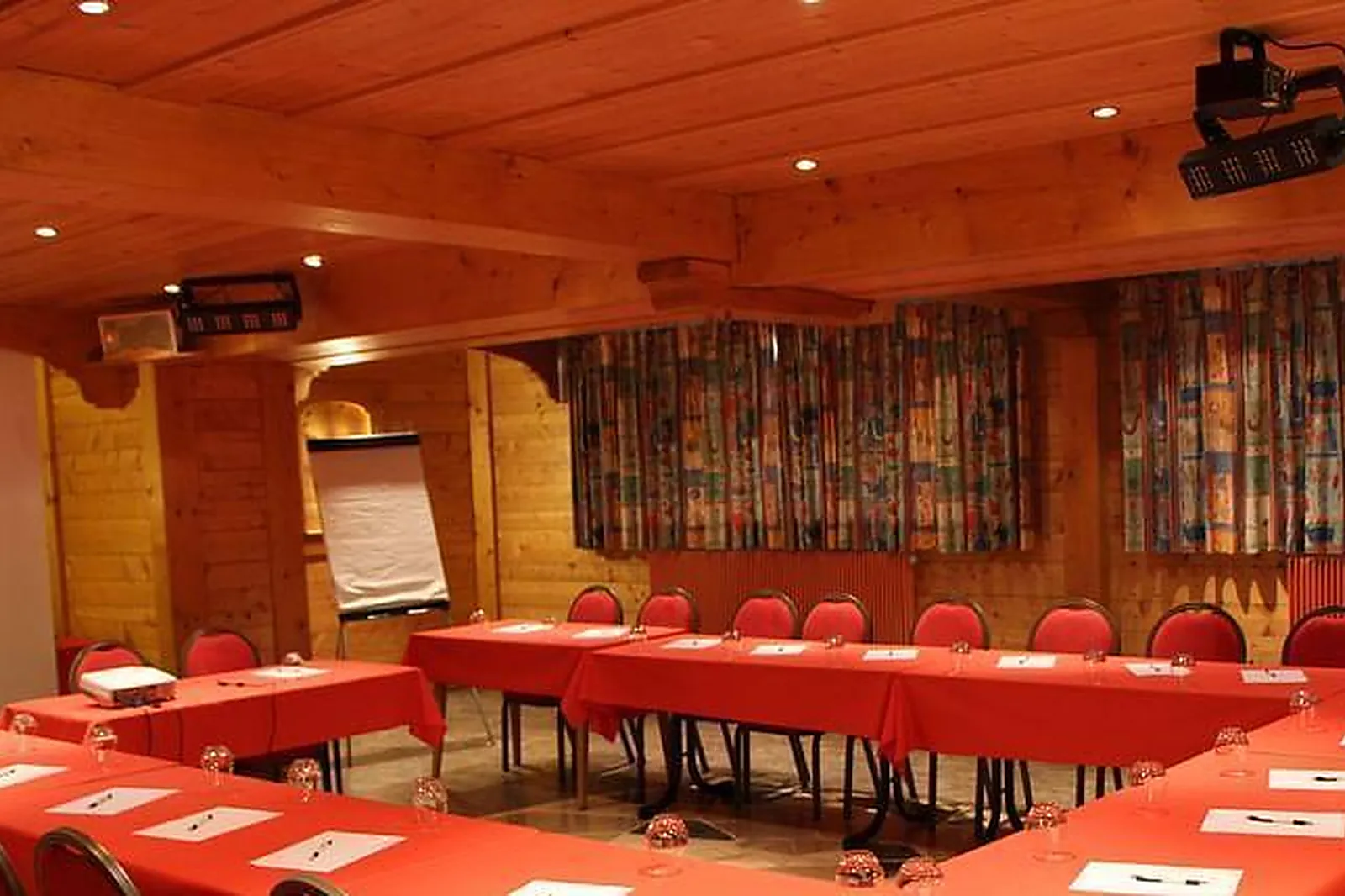 Lieux événementiels, HÔTEL NEIGE ET ROC SAMOËNS ****