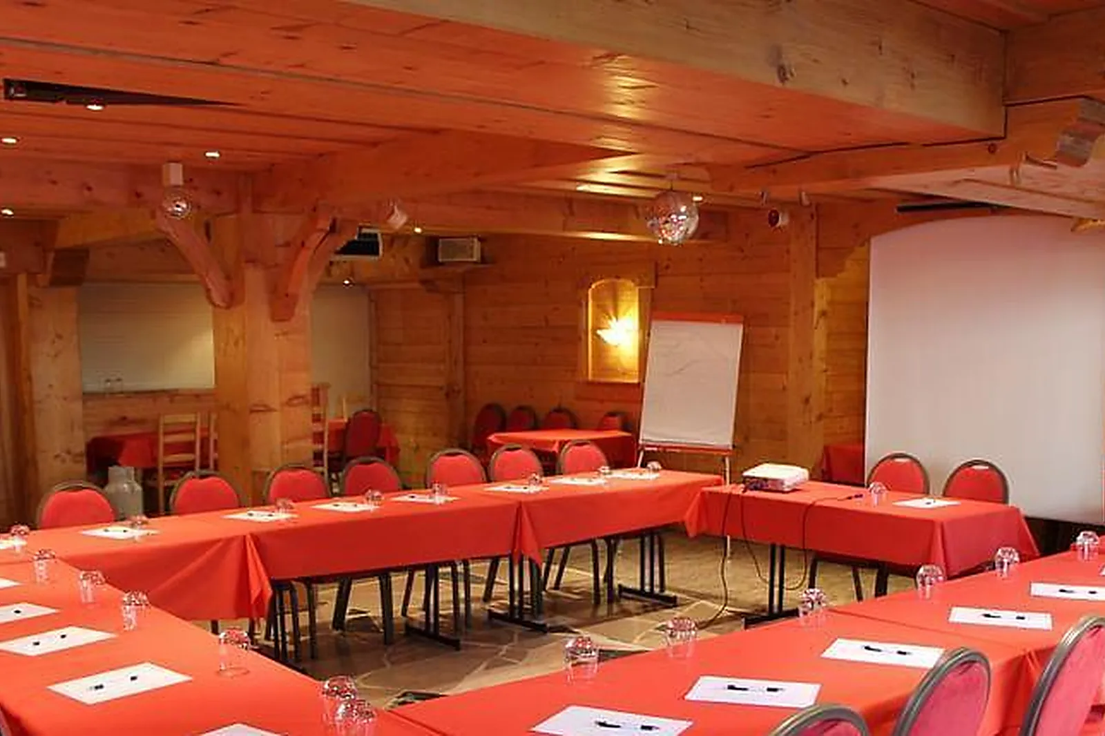 Lieux événementiels, HÔTEL NEIGE ET ROC SAMOËNS ****