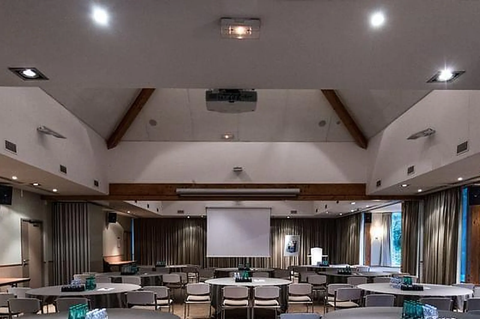 Lieux événementiels, HÔTEL NOVOTEL FONTAINEBLEAU URY ****