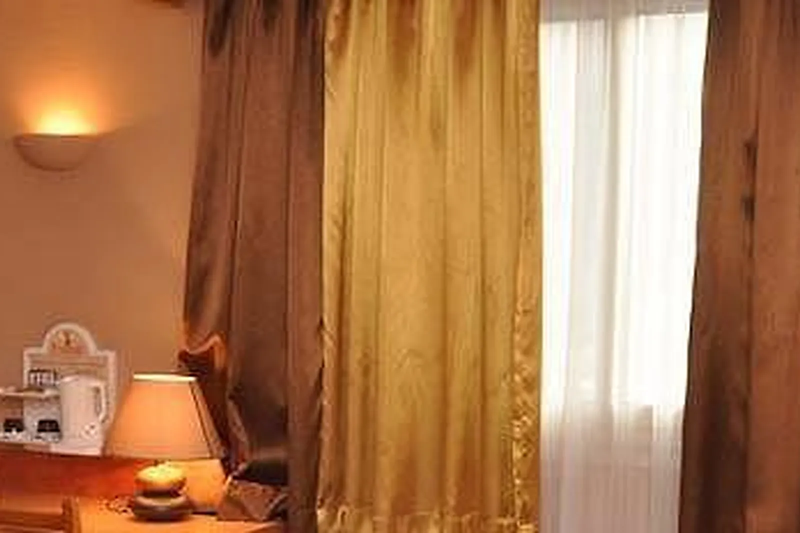 Lieux événementiels, HÔTEL PROMOTEL CARROS ***