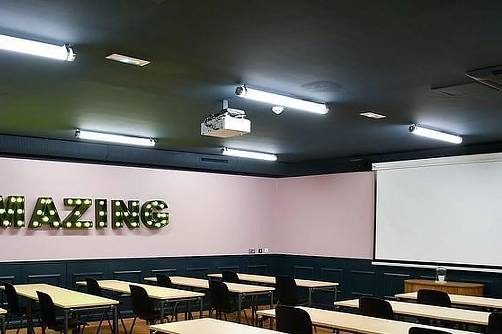 Lieux événementiels, HÔTEL REMIX PARIS LA VILLETTE ****