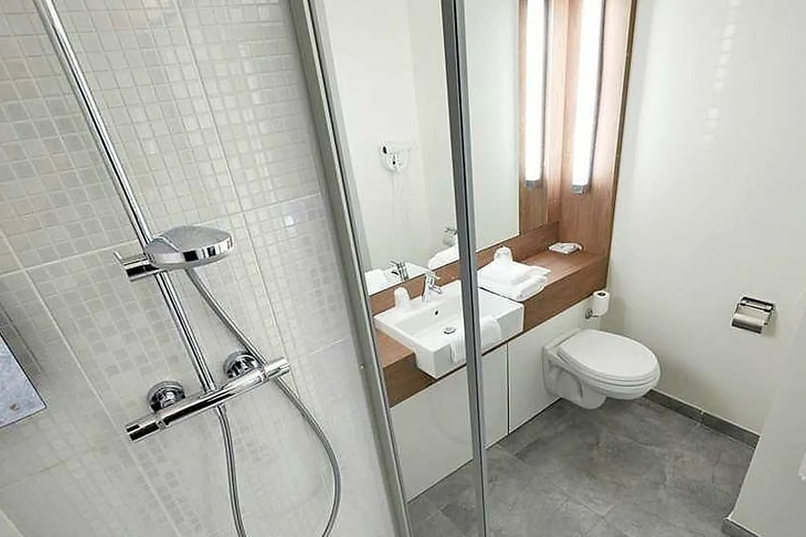 Lieux événementiels, HÔTEL RESTAURANT CAMPANILE TAVERNY***