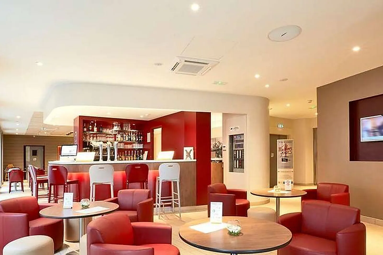 Lieux événementiels, HÔTEL RESTAURANT CAMPANILE TAVERNY***