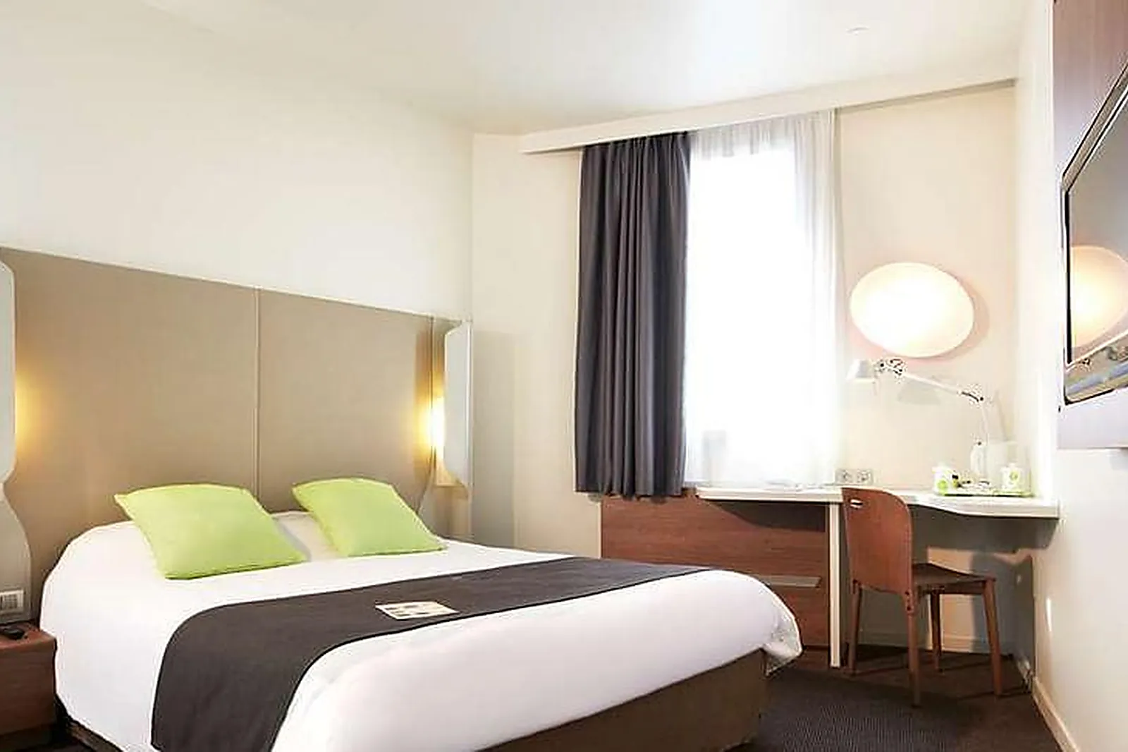 Lieux événementiels, HÔTEL RESTAURANT CAMPANILE TAVERNY***