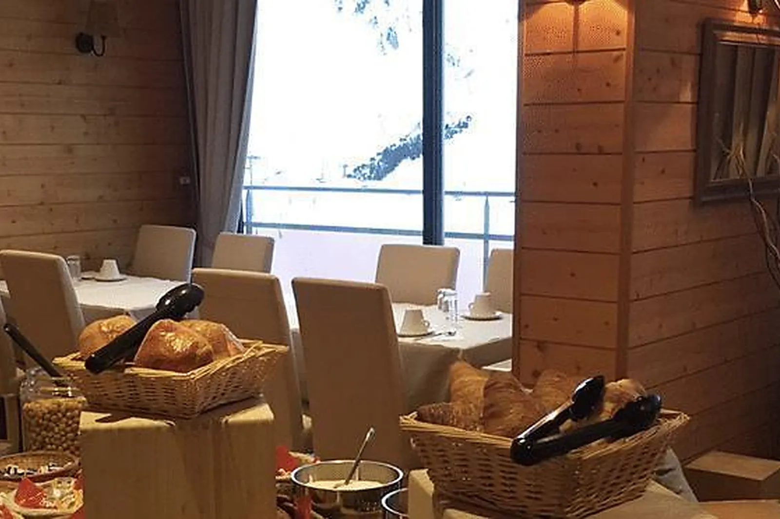 Lieux événementiels, HÔTEL RESTAURANT LA MANDIA