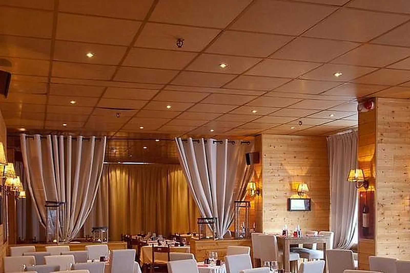 Lieux événementiels, HÔTEL RESTAURANT LA MANDIA