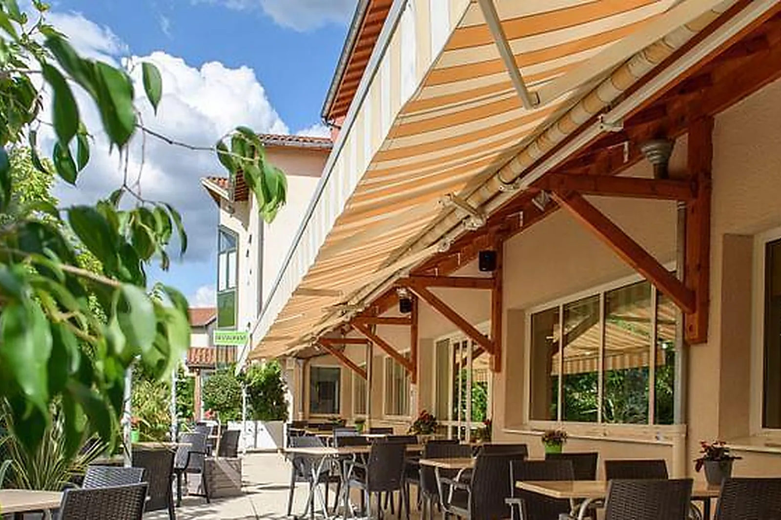 Lieux événementiels, HÔTEL RESTAURANT LE CHATARD