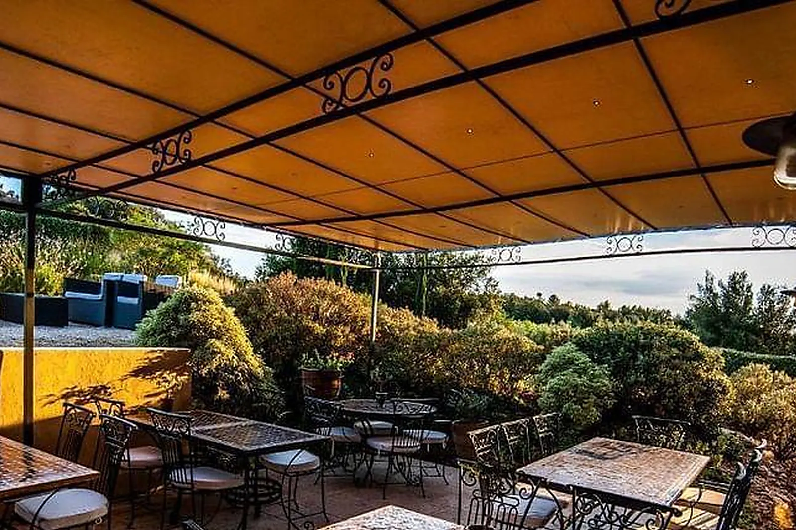 Lieux événementiels, HÔTEL RESTAURANT LE GARDON