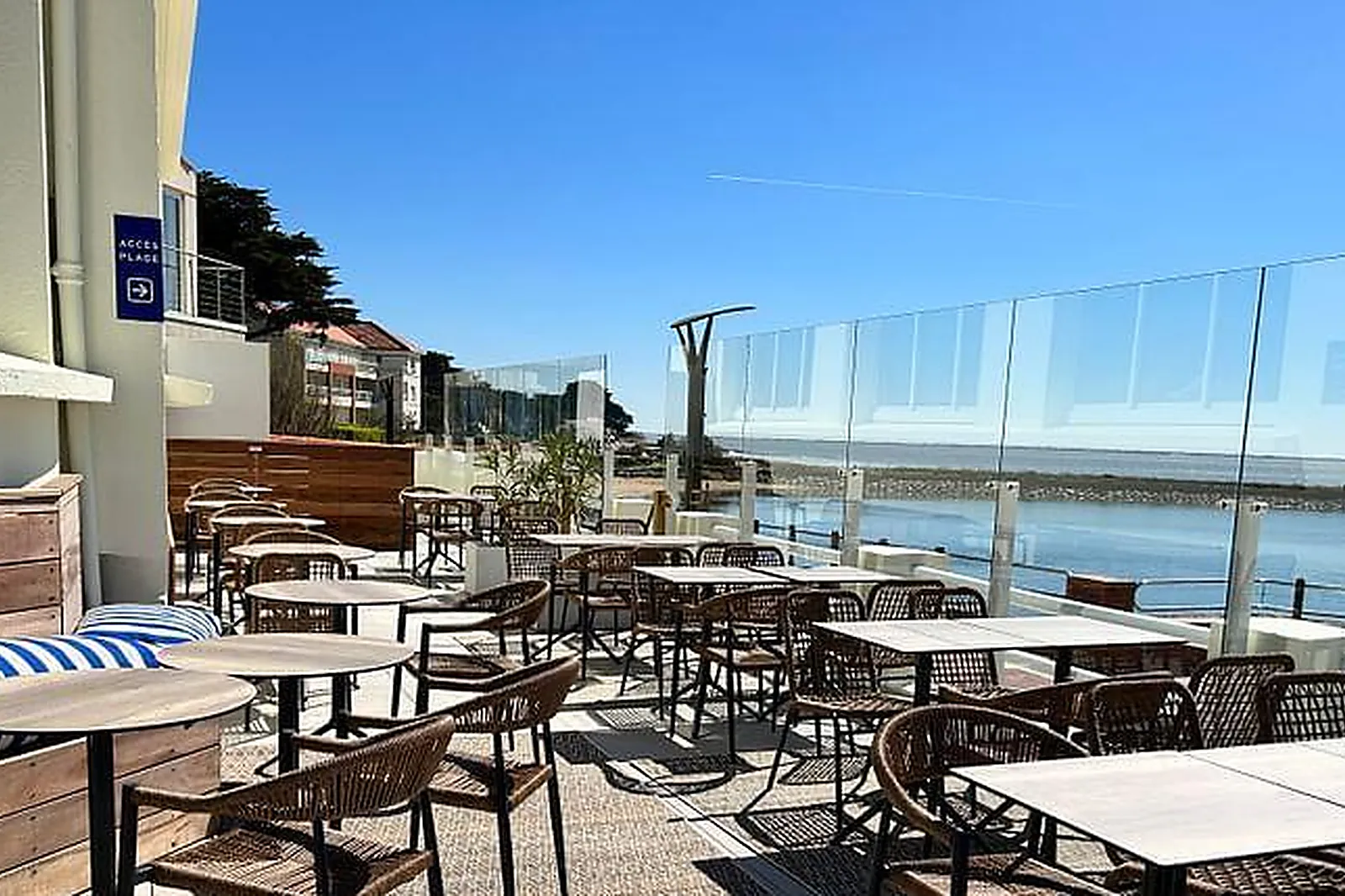 Lieux événementiels, HÔTEL RESTAURANT LE GRAND LARGE