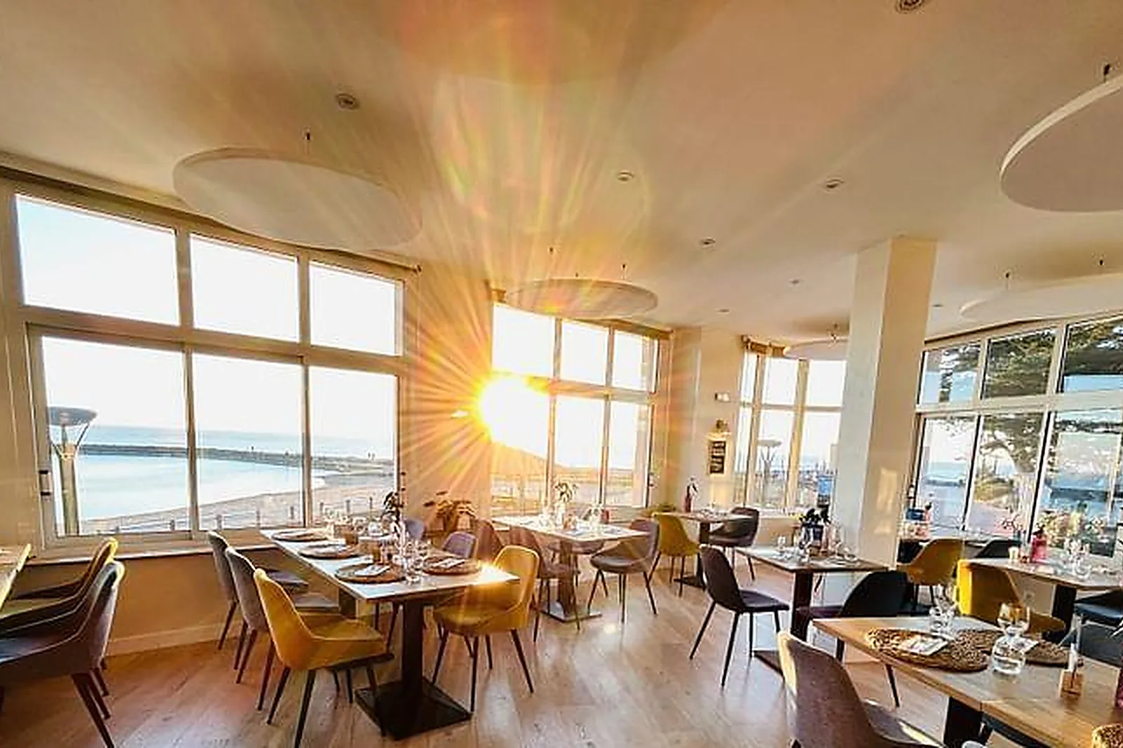 Lieux événementiels, HÔTEL RESTAURANT LE GRAND LARGE