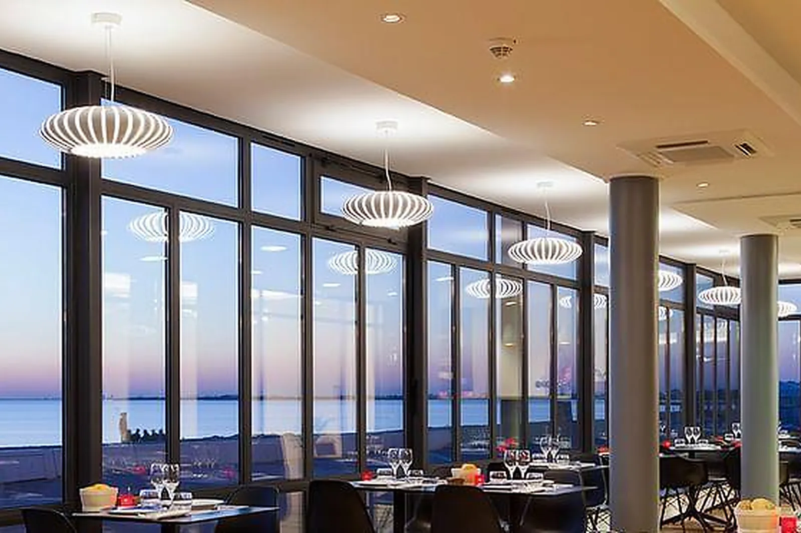 Lieux événementiels, HÔTEL RESTAURANT LES FLOTS****