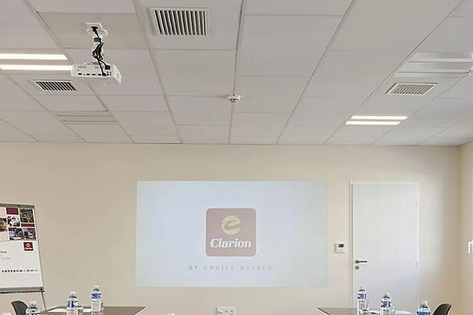 Lieux événementiels, HÔTEL RESTAURANT LES FLOTS****