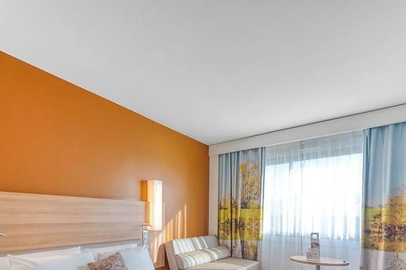 Lieux événementiels, HÔTEL RESTAURANT MERCURE MÂCON BORD DE SAÔNE ****