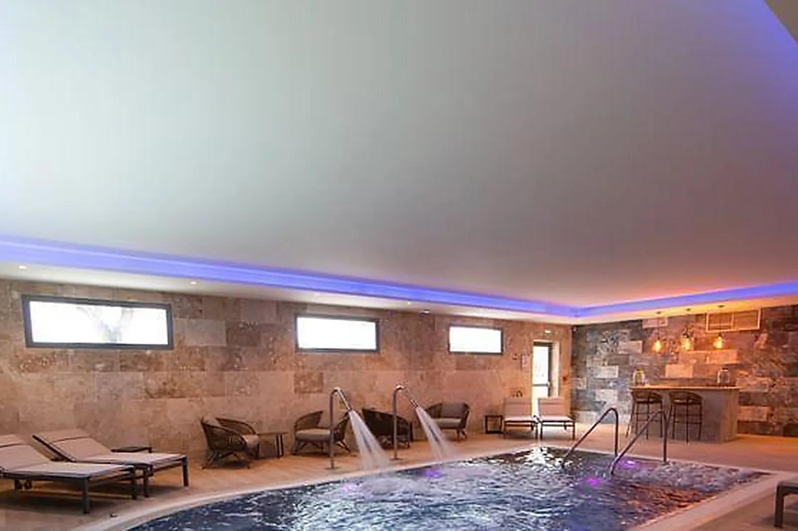 Lieux événementiels, HÔTEL RESTAURANT SPA LES OLIVIERS ***