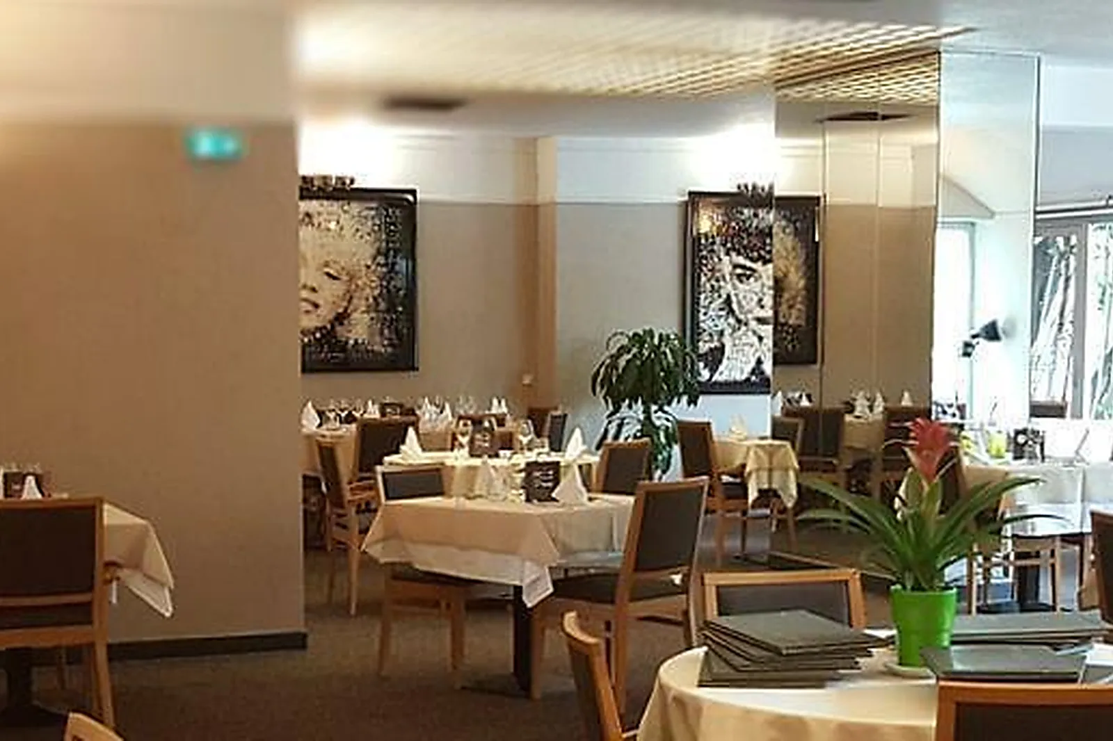 Lieux événementiels, HÔTEL RESTAURANT SPA LES OLIVIERS ***