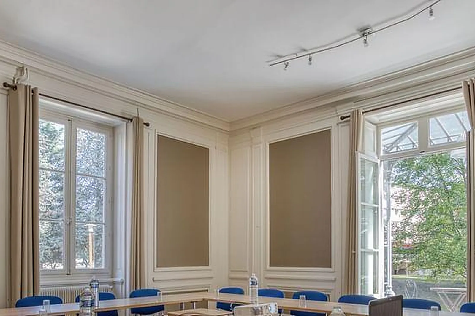 Lieux événementiels, HÔTEL VALPRÉ ***