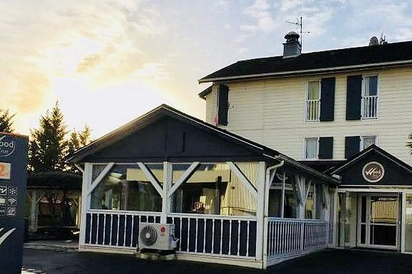 Lieux événementiels, HÔTEL WOOD INN