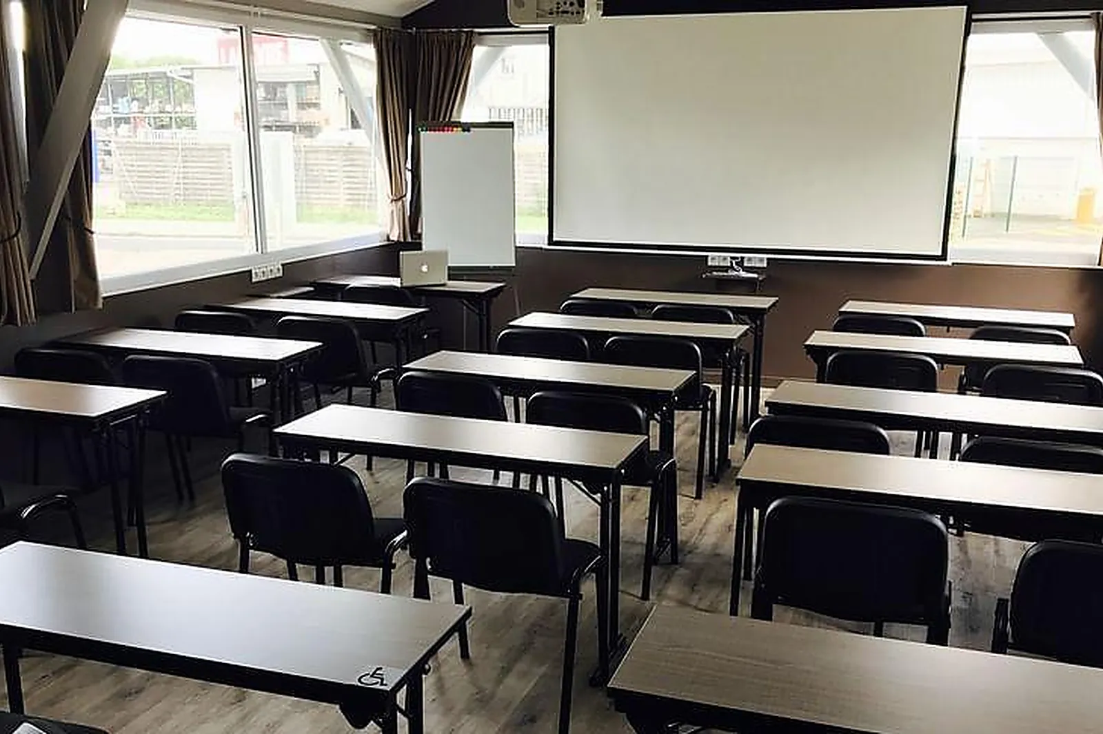 Lieux événementiels, HÔTEL WOOD INN