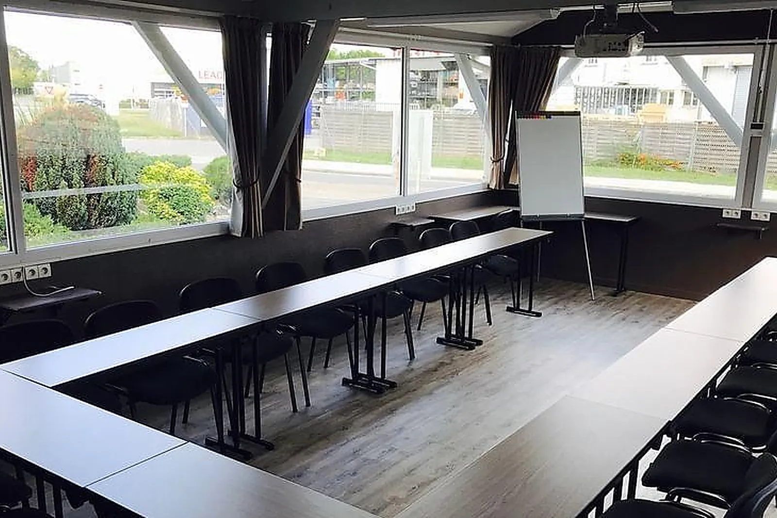 Lieux événementiels, HÔTEL WOOD INN