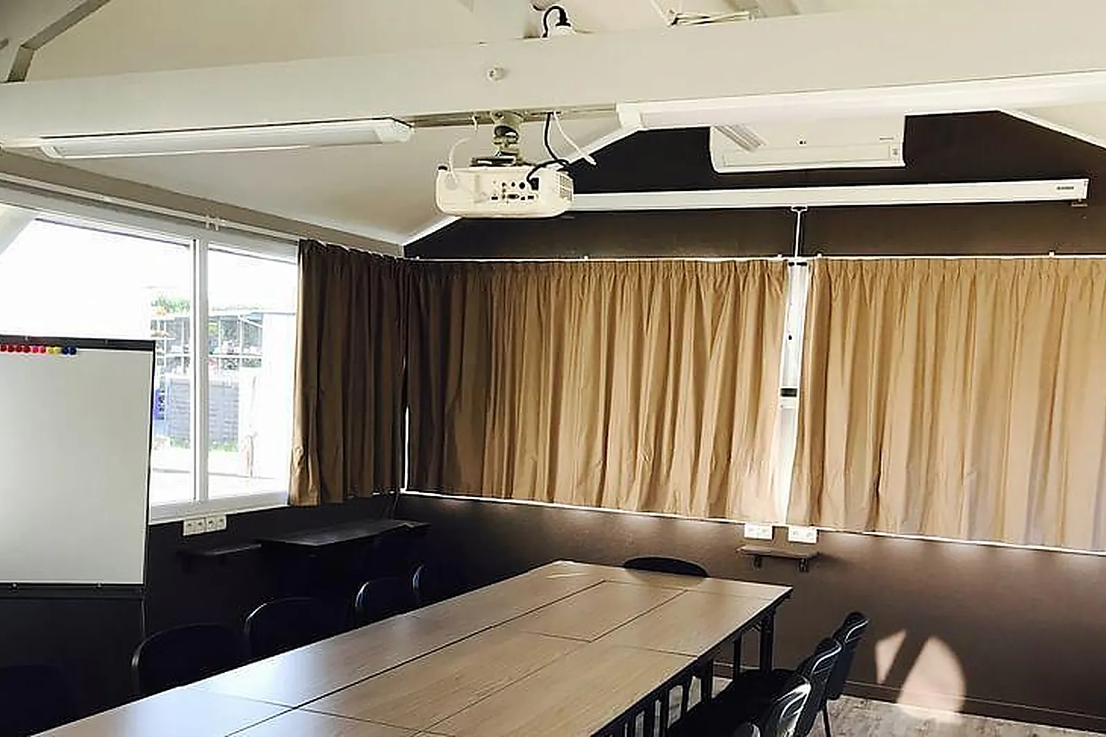 Lieux événementiels, HÔTEL WOOD INN