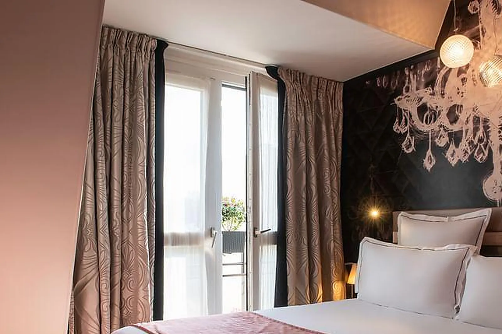 Lieux événementiels, HÔTEL YLLEN EIFFEL