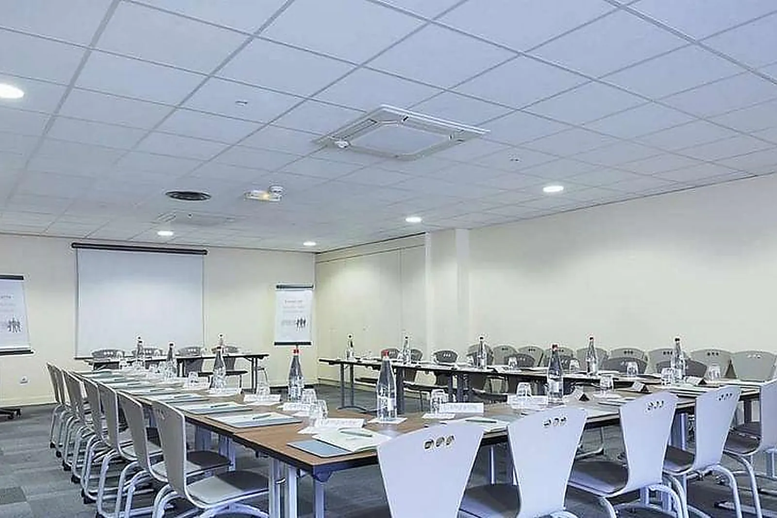 Lieux événementiels, HÔTEL CAMPANILE PANTIN