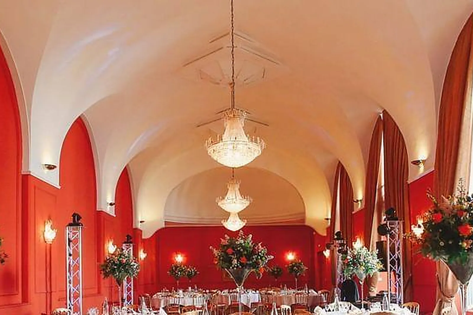 Lieux événementiels, HÔTEL DE L'UNIVERS ****