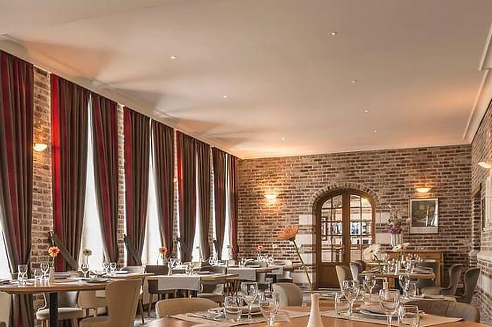 Lieux événementiels, HÔTEL DE L'UNIVERS ****