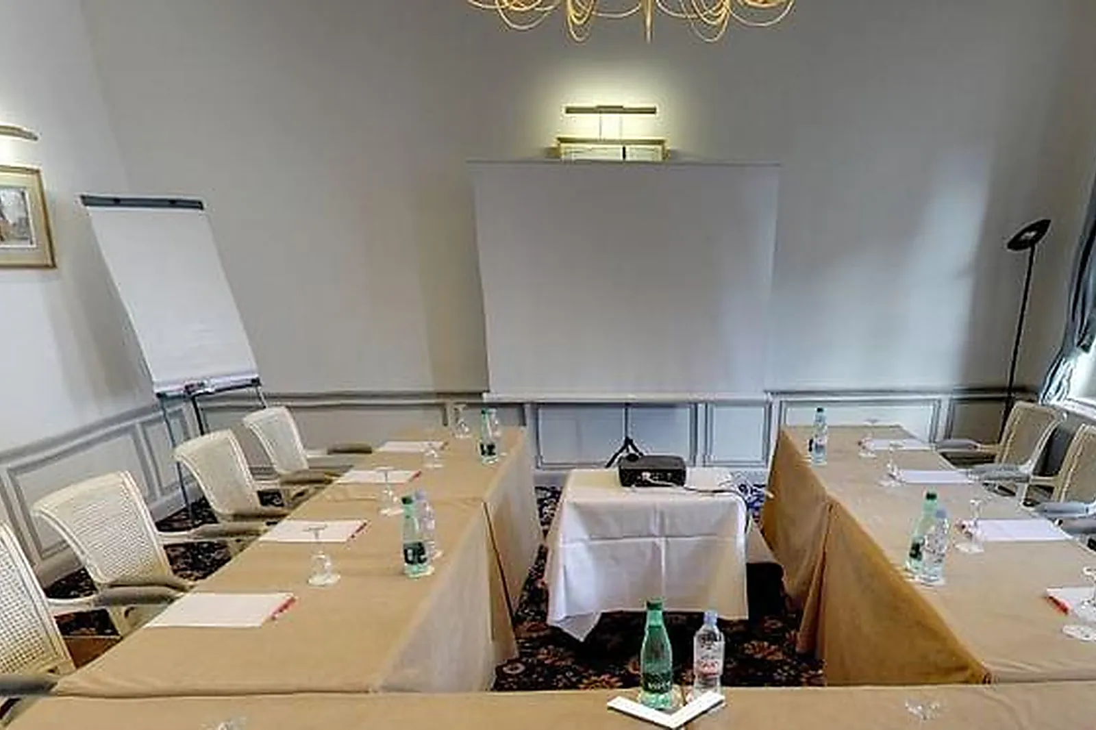 Lieux événementiels, HÔTEL DE L'UNIVERS ****