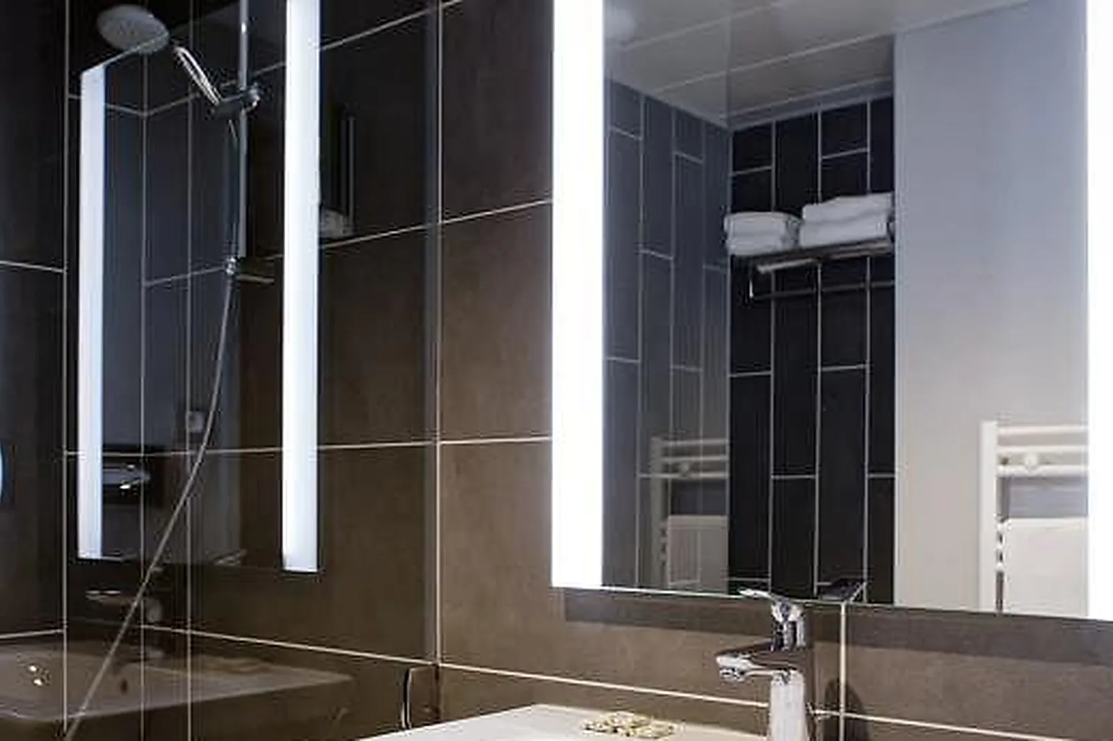 Lieux événementiels, HÔTEL DES REMPARTS ***