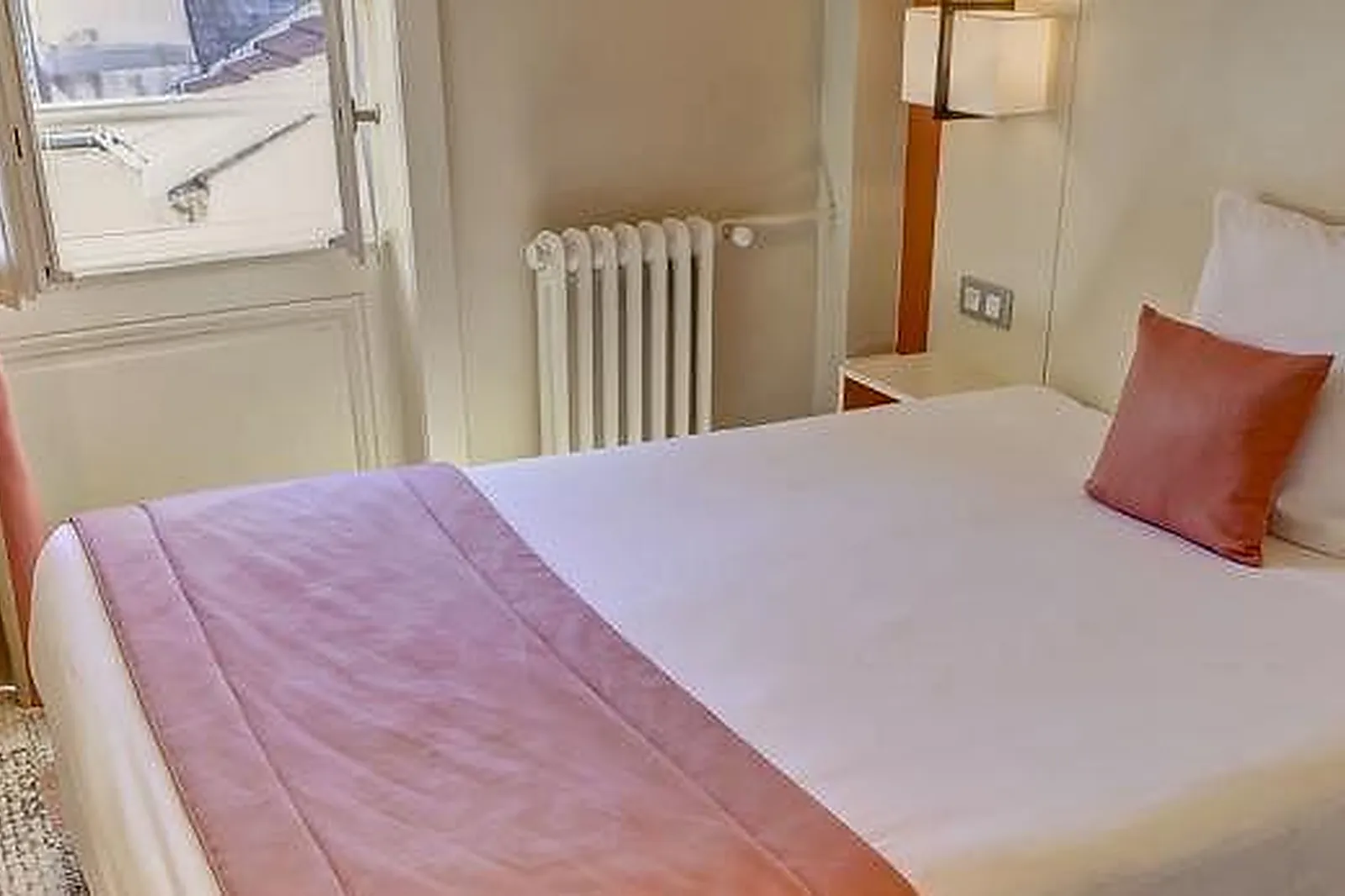 Lieux événementiels, HÔTEL DES REMPARTS ***