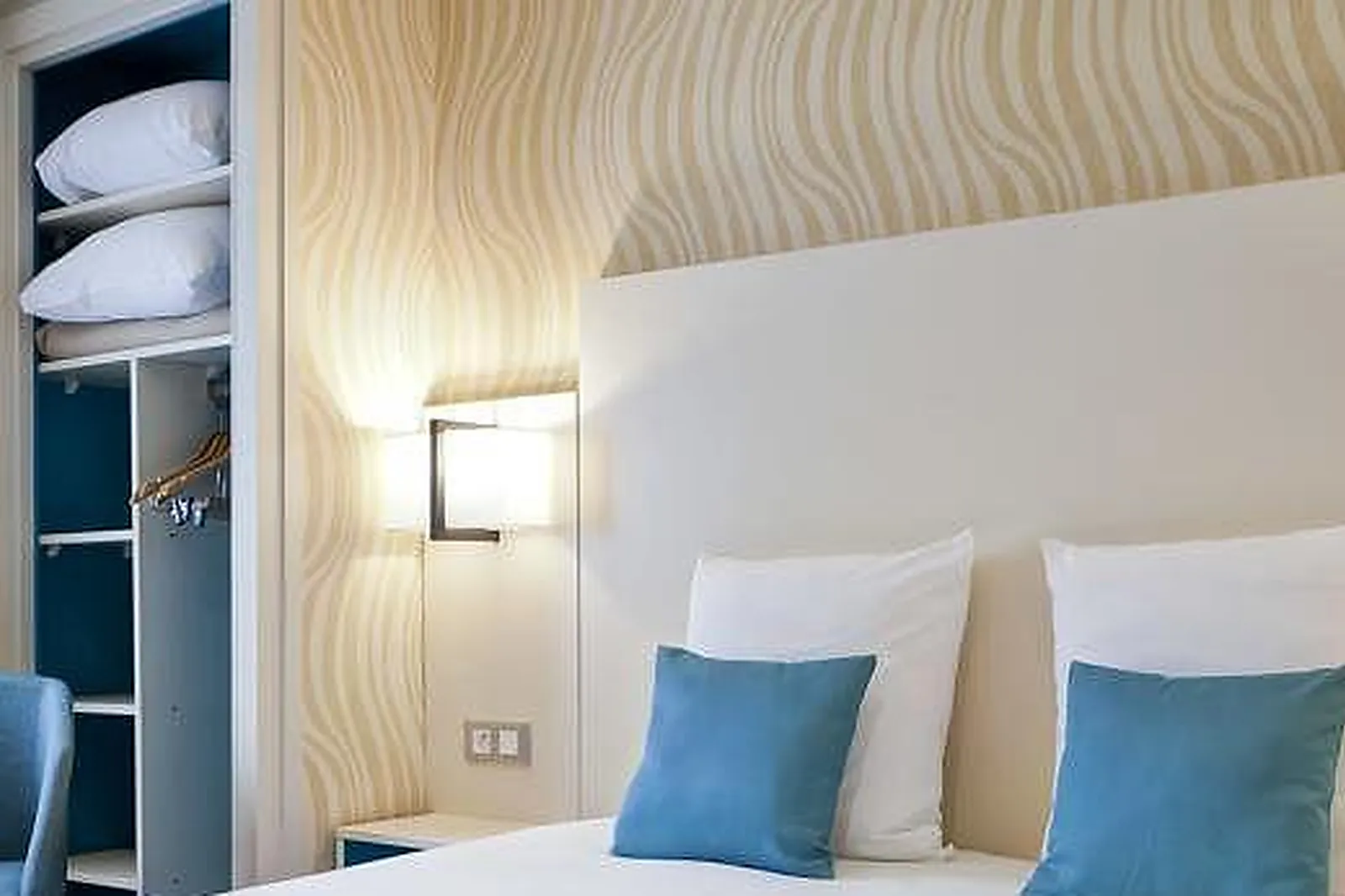 Lieux événementiels, HÔTEL DES REMPARTS ***