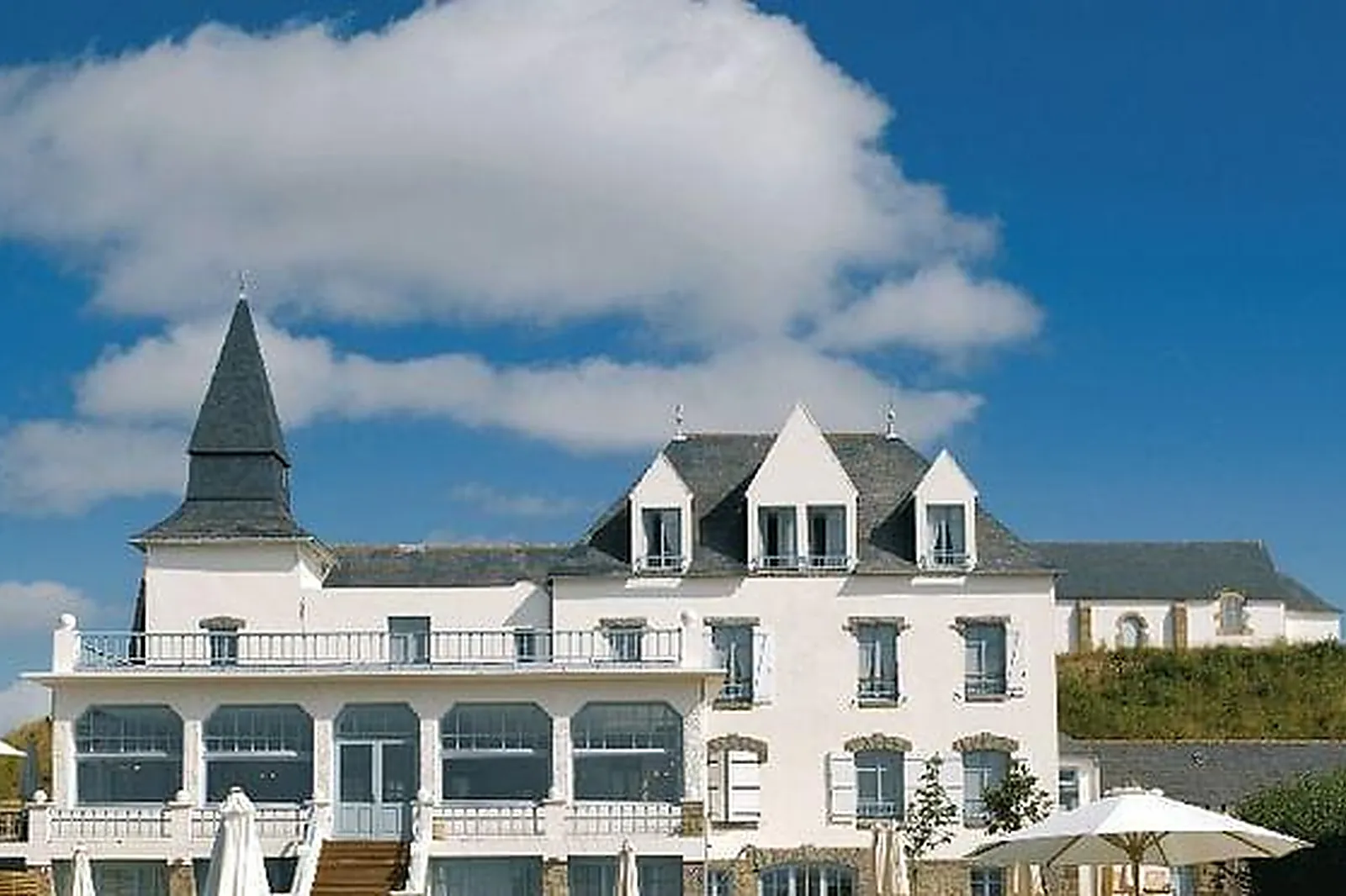 Lieux événementiels, HÔTEL DU TUMULUS ***