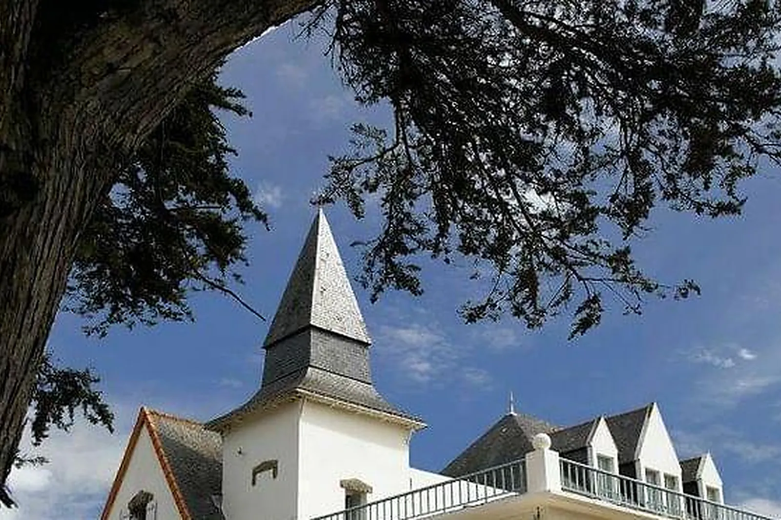 Lieux événementiels, HÔTEL DU TUMULUS ***