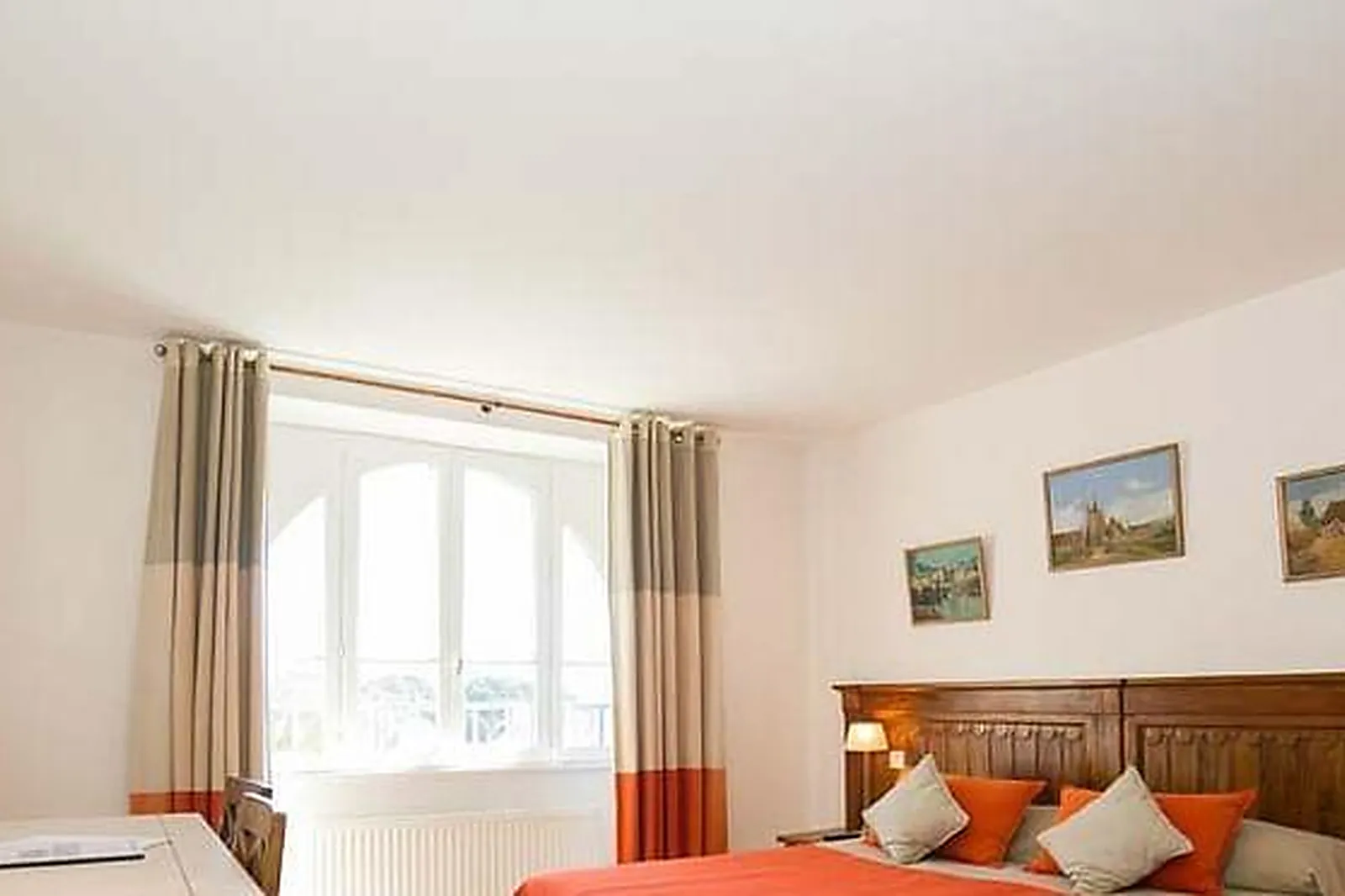 Lieux événementiels, HÔTEL DU TUMULUS ***