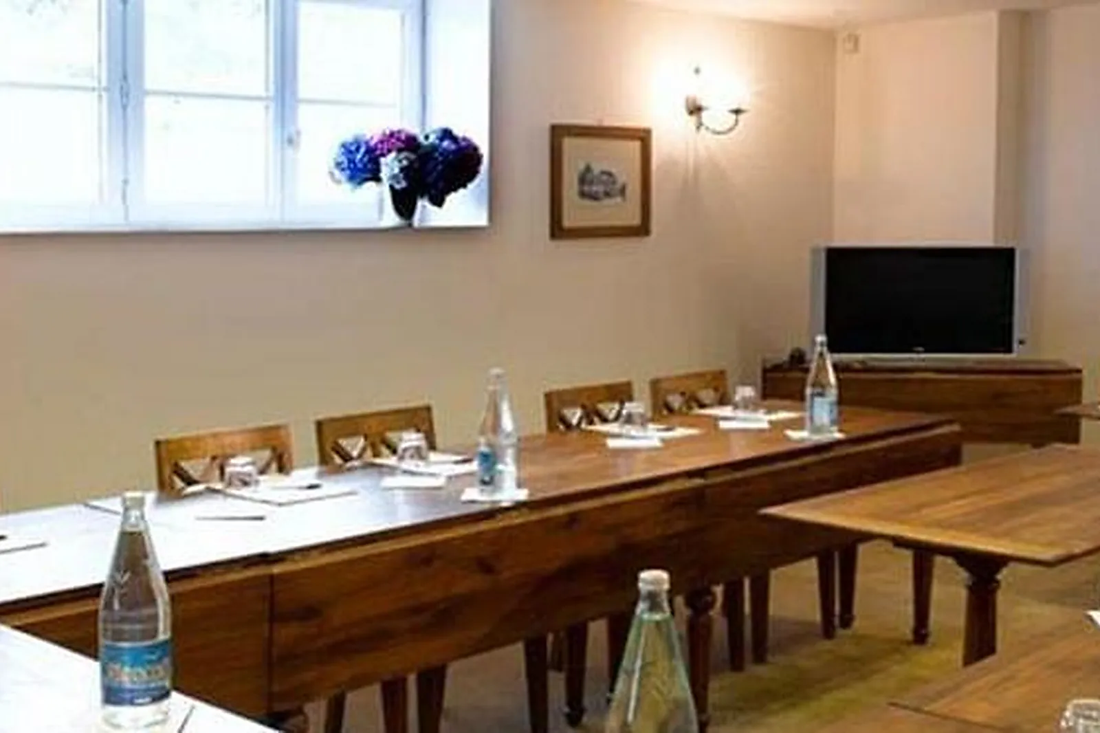 Lieux événementiels, HÔTEL DU TUMULUS ***