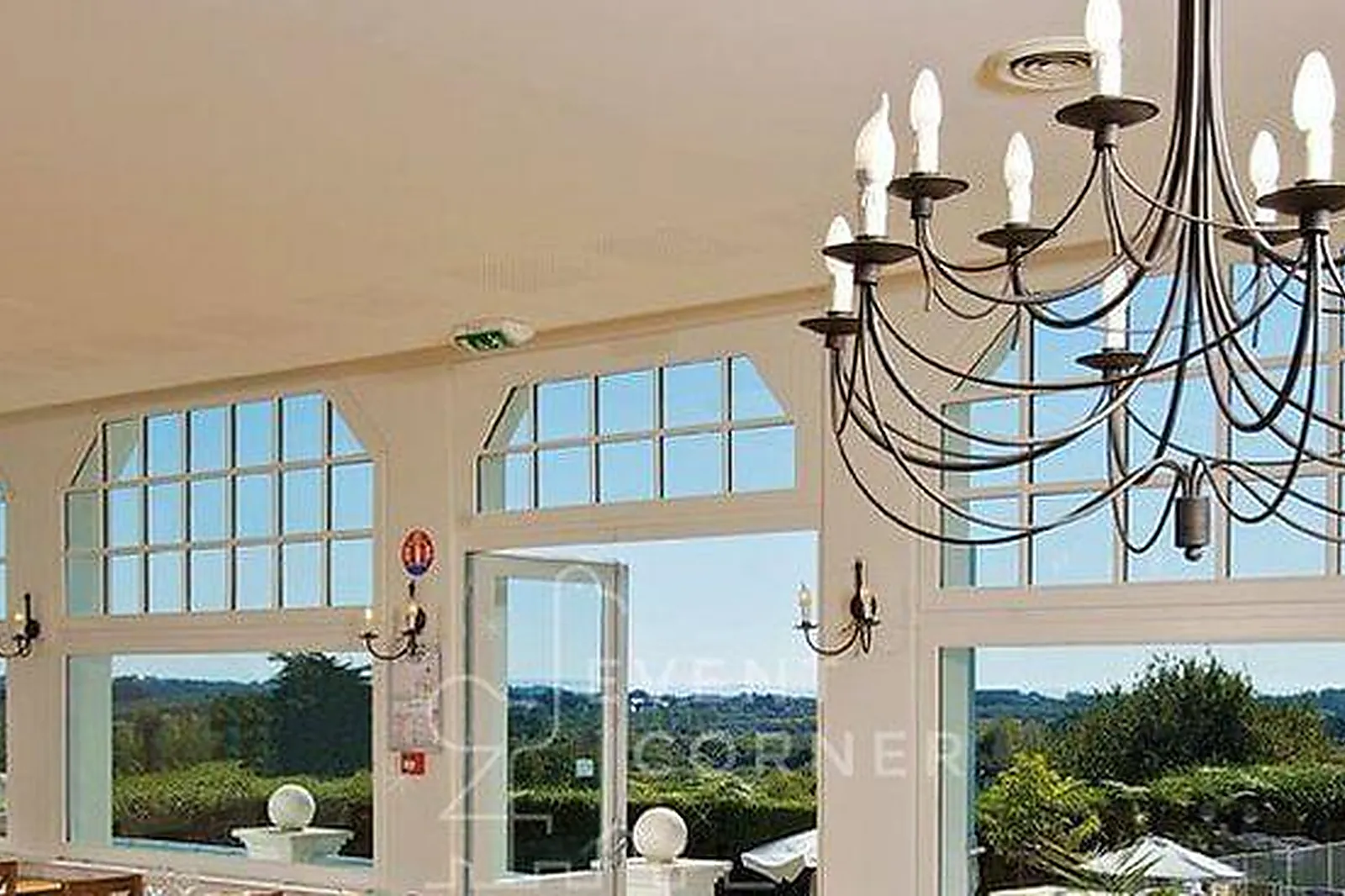 Lieux événementiels, HÔTEL DU TUMULUS ***