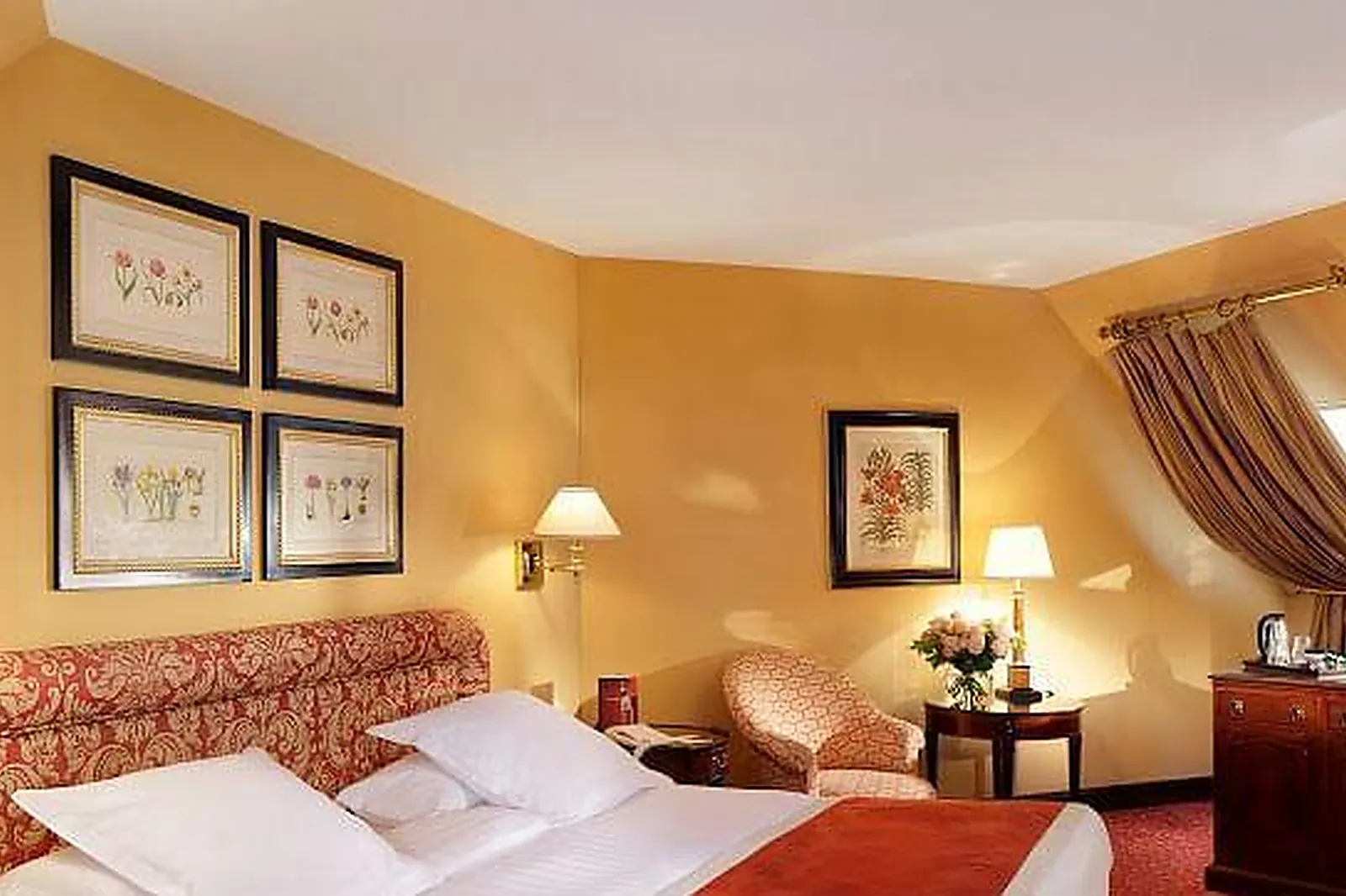 Lieux événementiels, HÔTEL LA DEMEURE MONTAIGNE ****