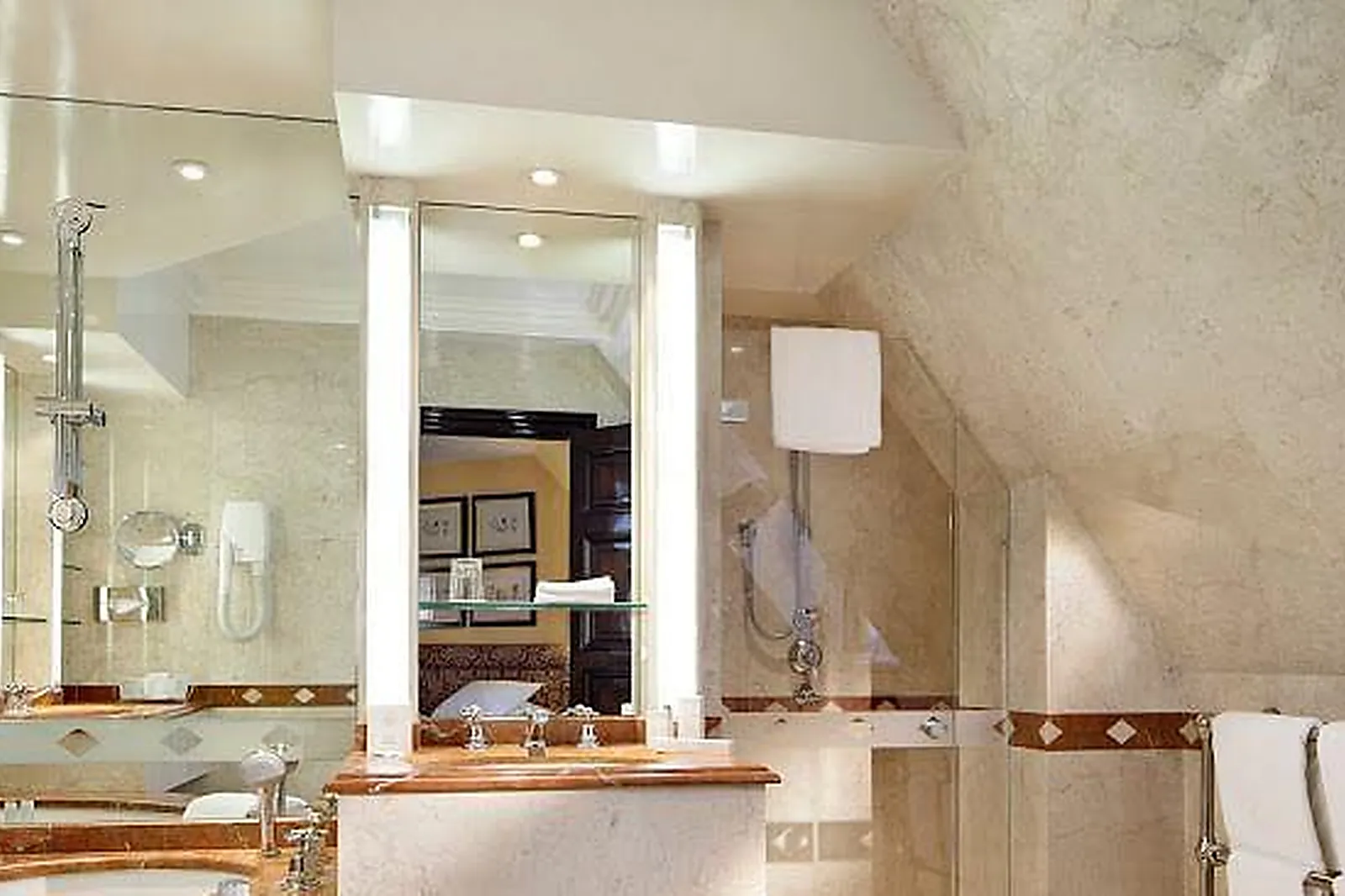 Lieux événementiels, HÔTEL LA DEMEURE MONTAIGNE ****