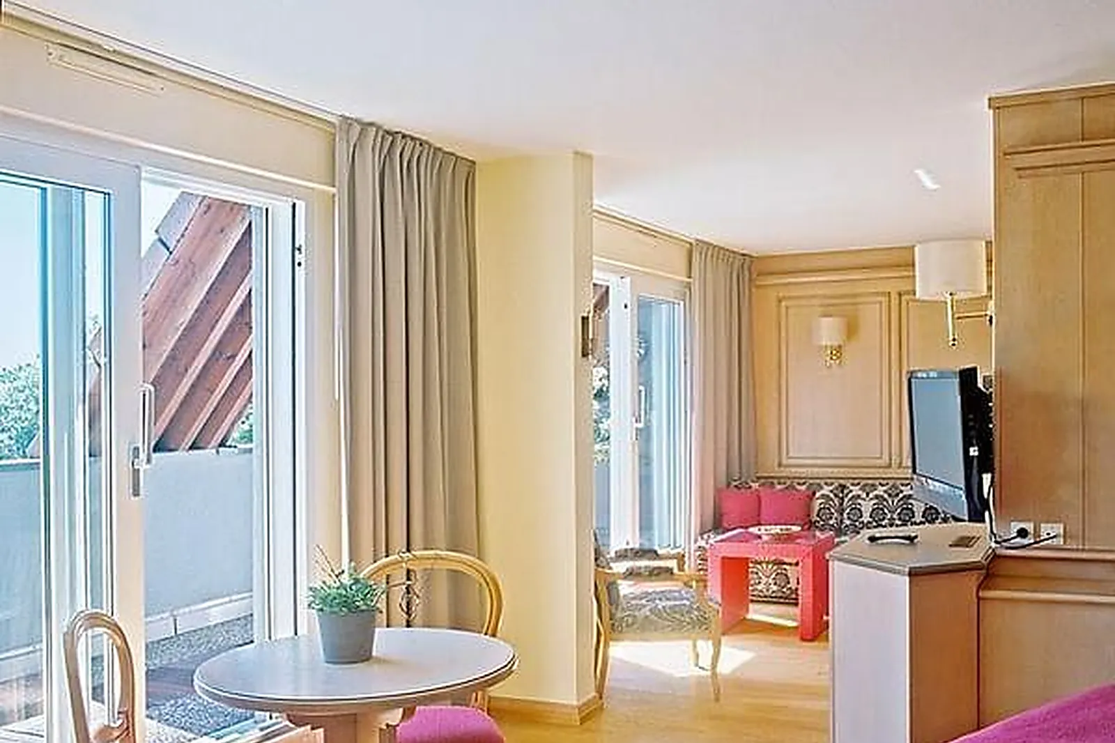 Lieux événementiels, HÔTEL LA CLAIRIERE ****