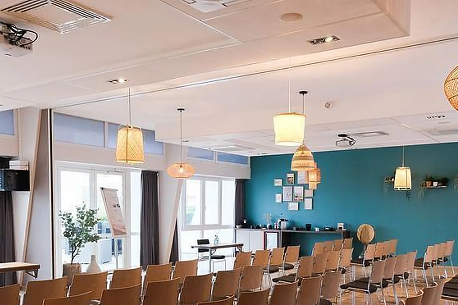 Lieux événementiels, HÔTEL LES BAINS DE CAMARGUE THALAZUR ****