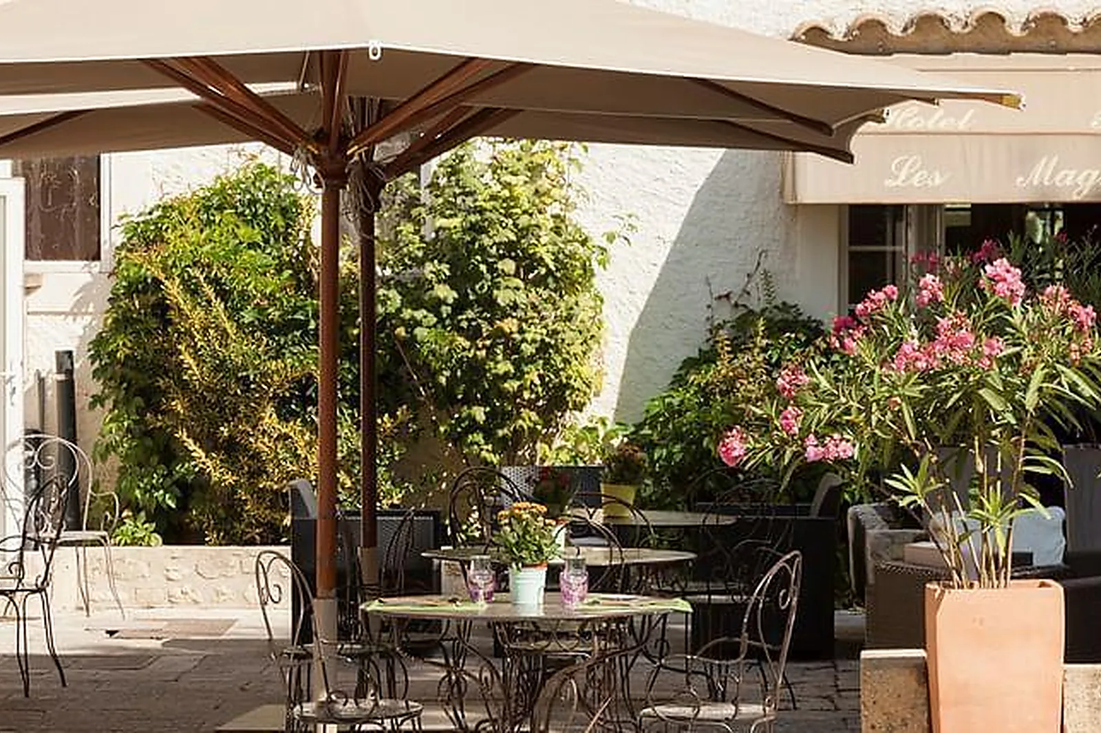 Lieux événementiels, HÔTEL LES MAGNANARELLES