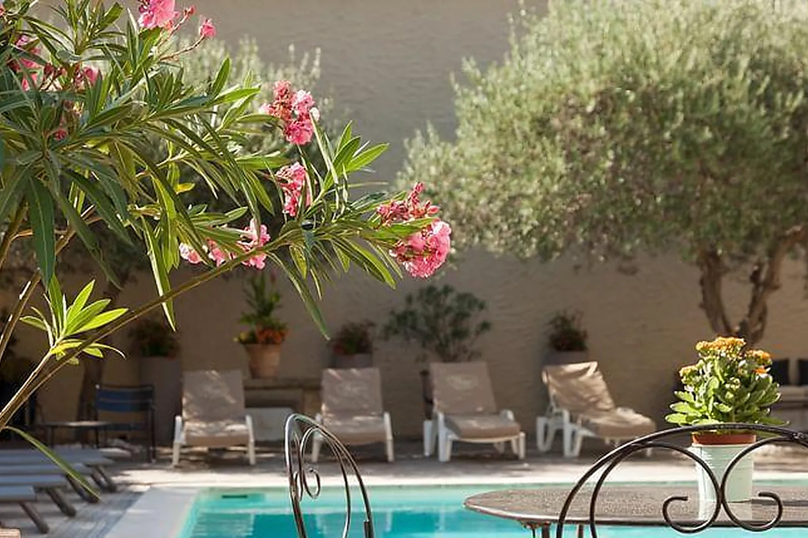 Lieux événementiels, HÔTEL LES MAGNANARELLES