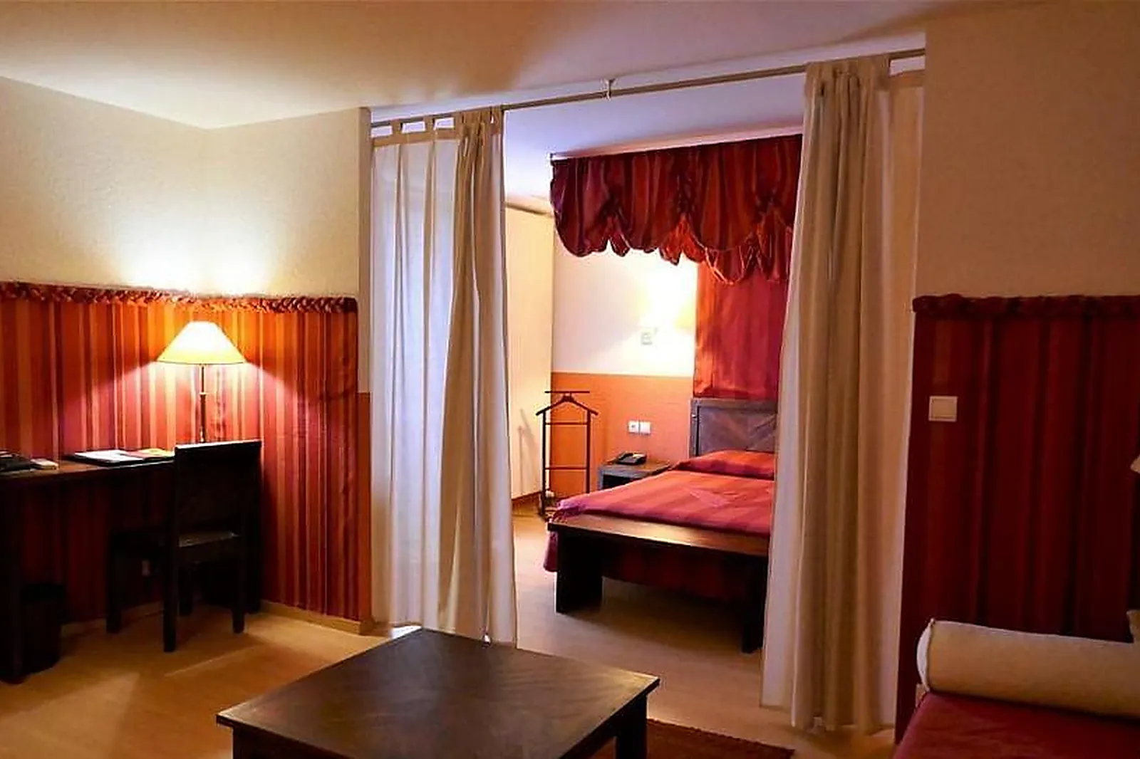 Lieux événementiels, HÔTEL MODERNE ET PIGEON RESTAURANT ME.