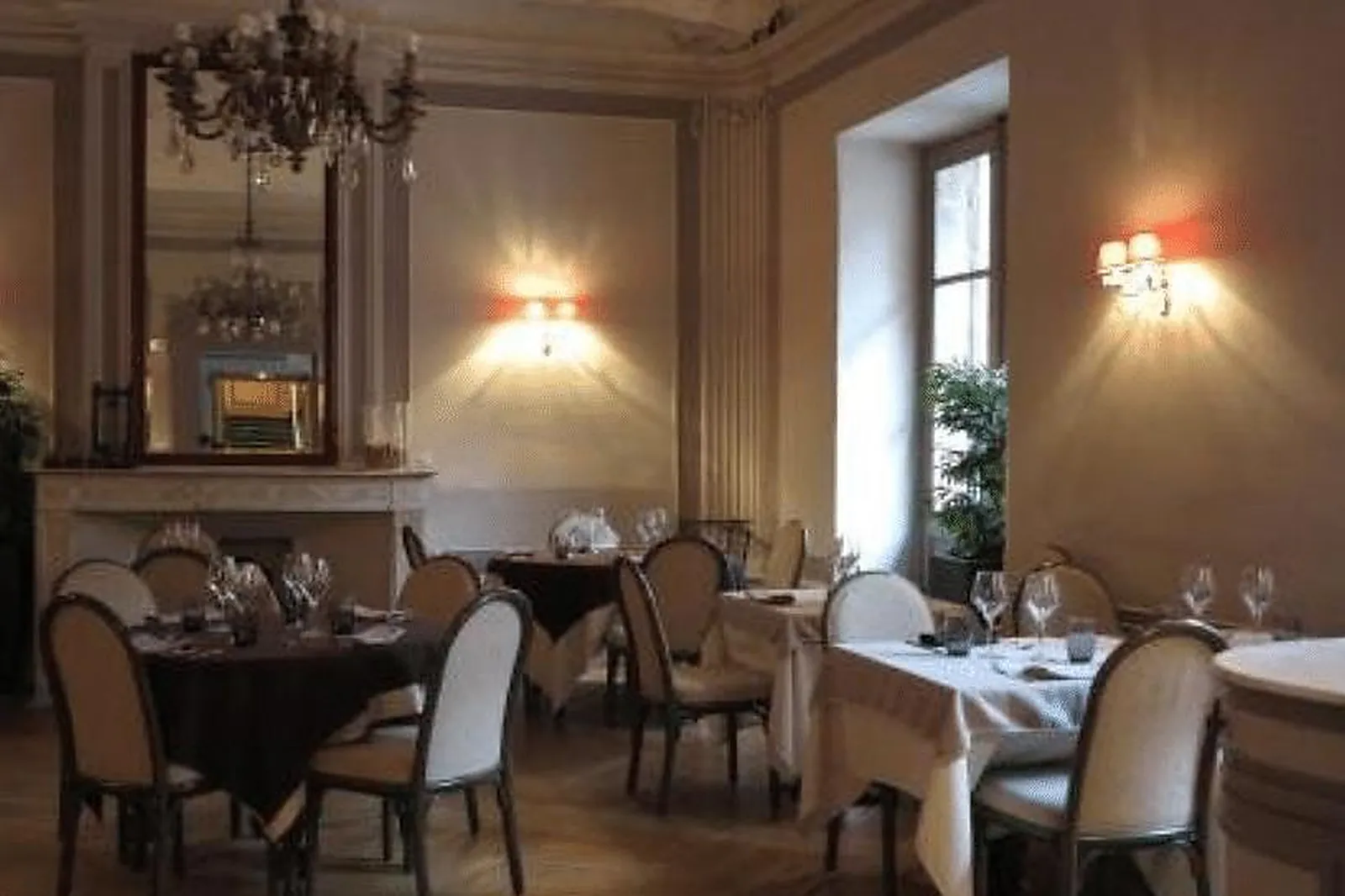 Lieux événementiels, HÔTEL MODERNE ET PIGEON RESTAURANT ME.