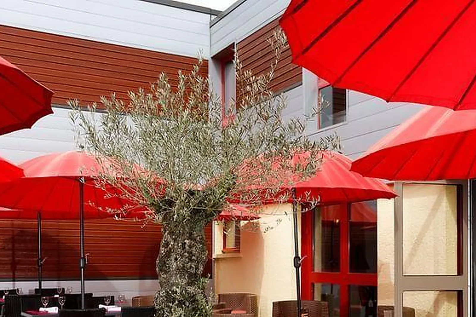 Lieux événementiels, HÔTEL RESTAURANT LE COLIBRI